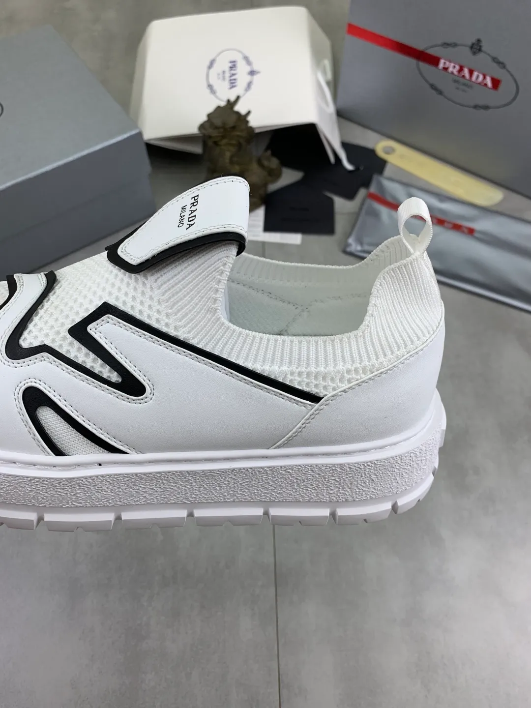 Men's shoes 💰P600💰 [New style] Flying weave series (summer must-have) is now available on the official website, 🆘 Trendy brand (Prada) mainly promotes popular models, avant-garde and versatile fashionable men's shoes, private version mold opening, cowhide surface splicing 1:1.. Fashionable and simple, original imported cowhide and cowhide leather feet; the atmosphere and personality are more fashionable, eye-catching and pursuing class. It will subvert the old idea and be a must-have for fashion trendsetters with you! Must keep it for yourself! High-end comfort and low-end, high-end quality workmanship. Size: 38-45 4️⃣colors available.